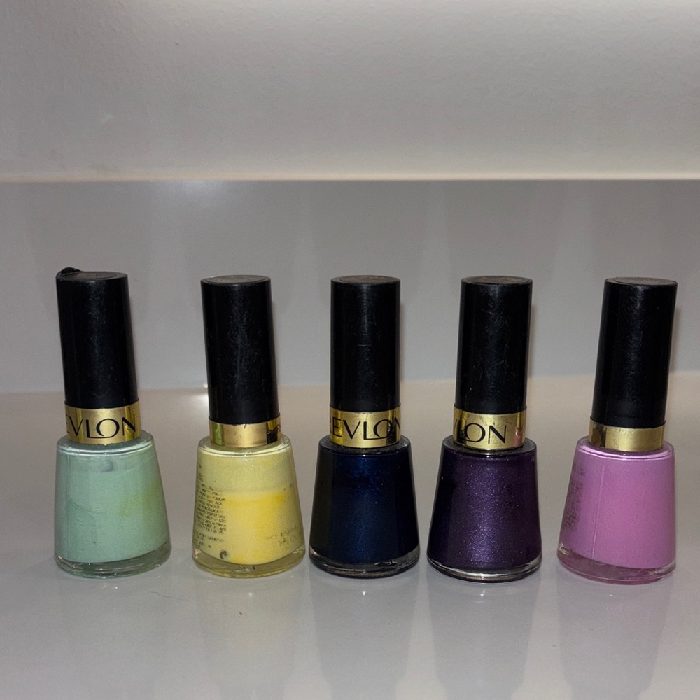 Set of 5 Revlon nail polishes
